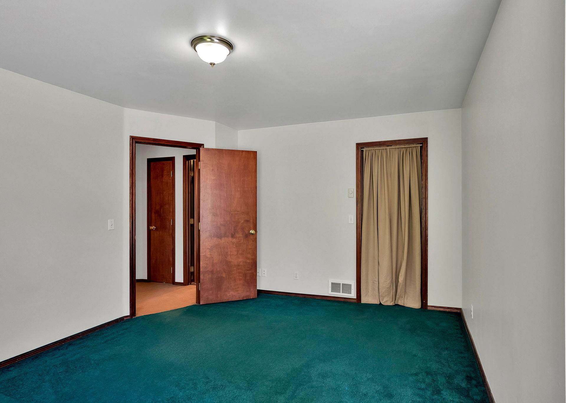 12854 East Hellroaring Rd, Athol, ID 83801