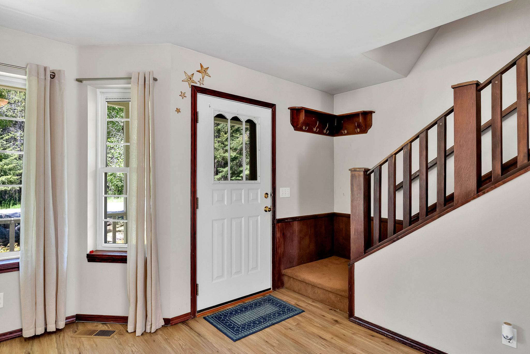 12854 East Hellroaring Rd, Athol, ID 83801