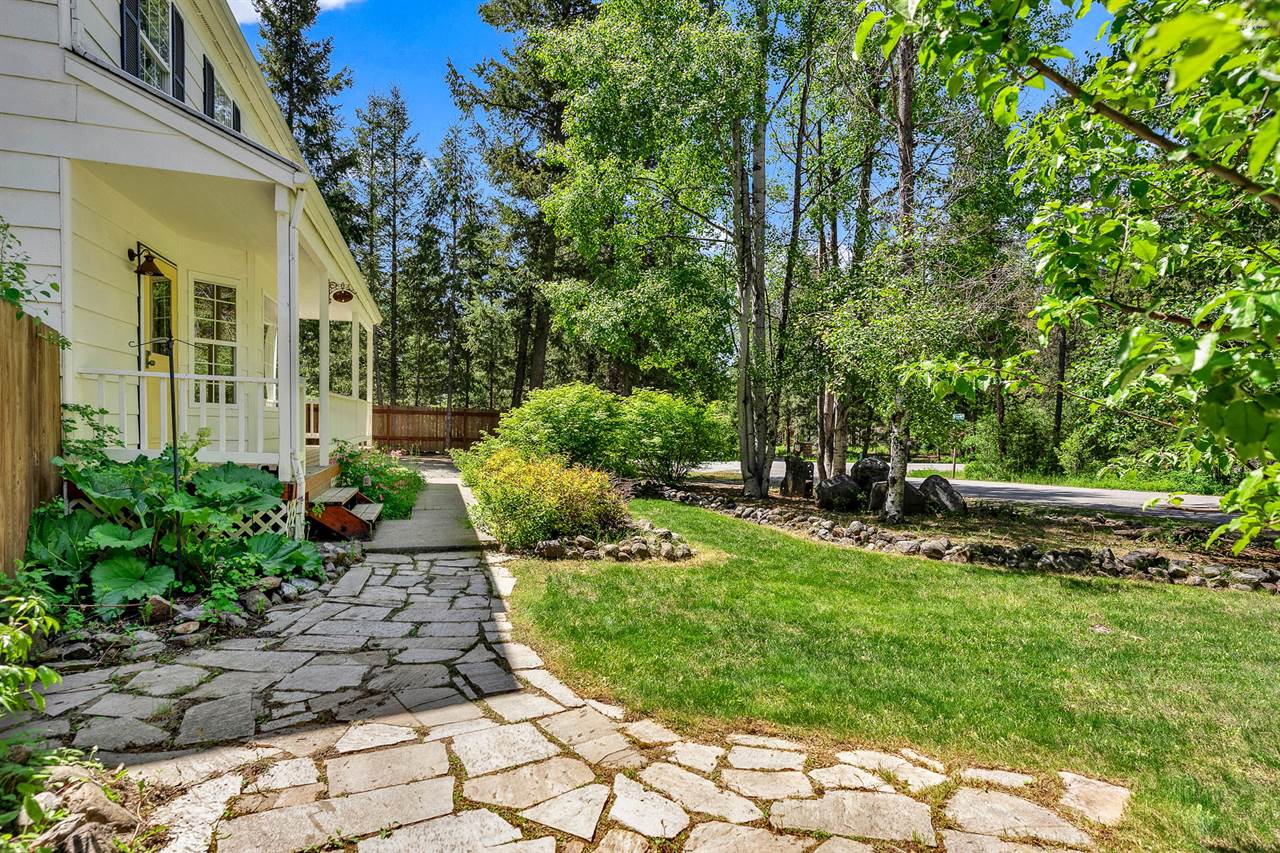 12854 East Hellroaring Rd, Athol, ID 83801