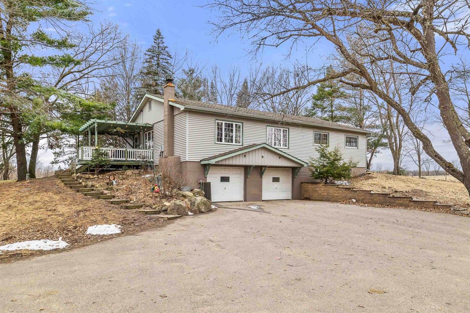 10670 County Road D, Almond, WI 54909