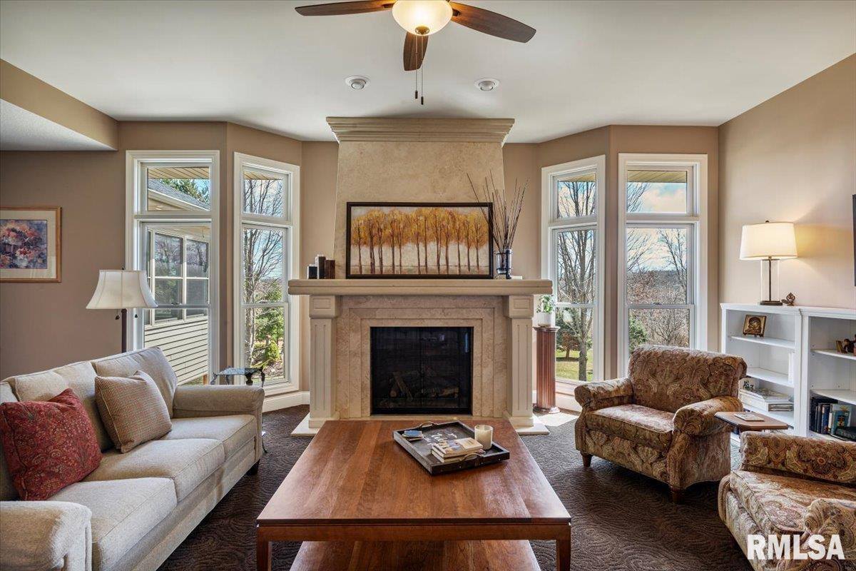 15503 108TH Avenue Place, Davenport, IA 52804