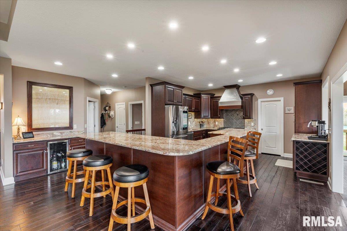 15503 108TH Avenue Place, Davenport, IA 52804