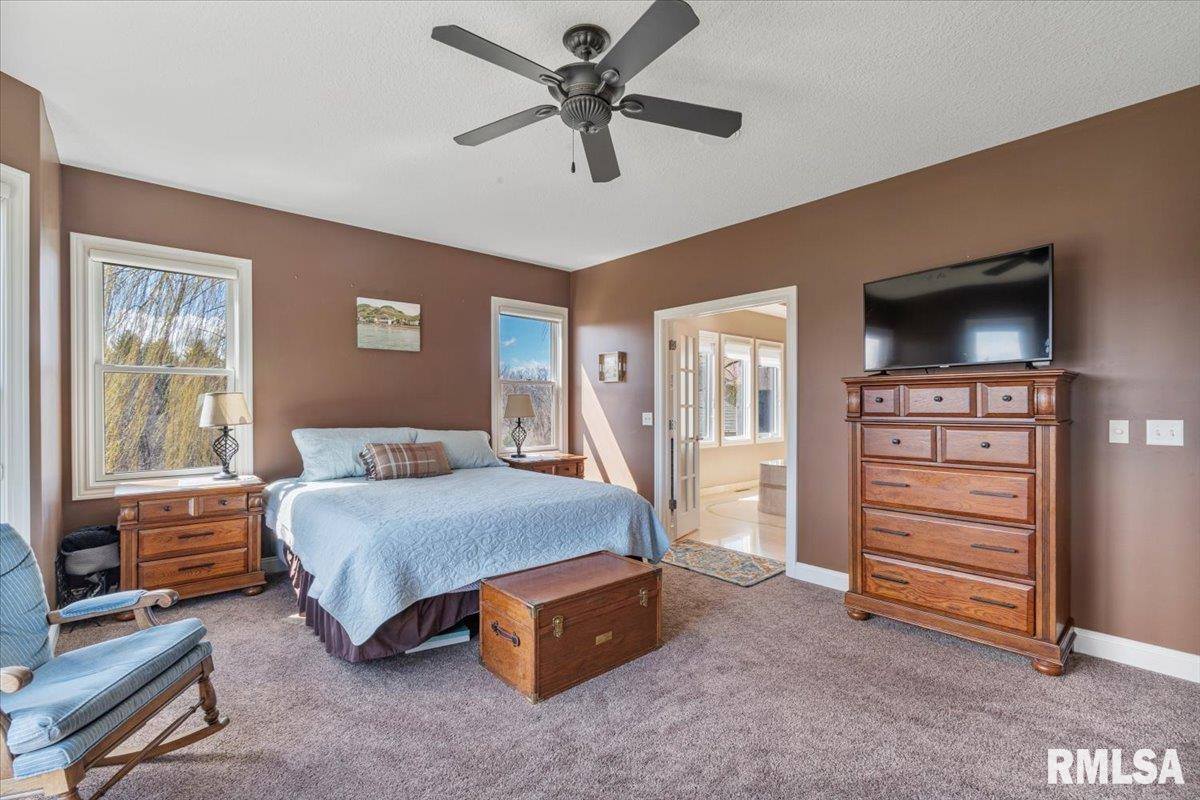 15503 108TH Avenue Place, Davenport, IA 52804