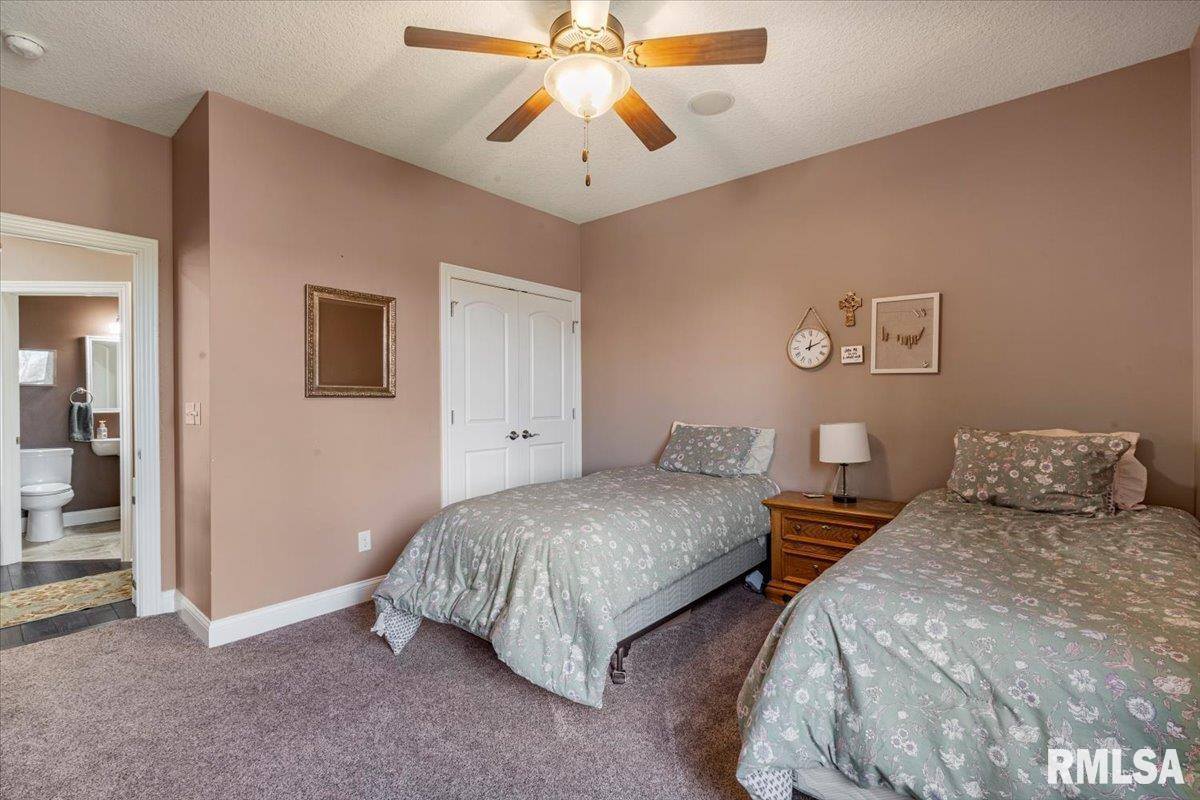 15503 108TH Avenue Place, Davenport, IA 52804
