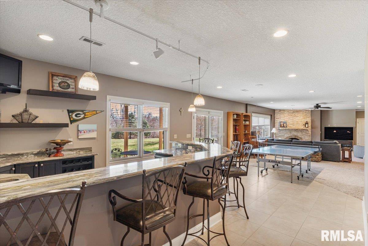 15503 108TH Avenue Place, Davenport, IA 52804