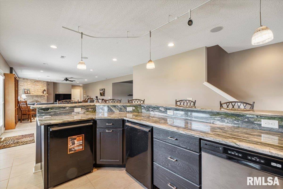 15503 108TH Avenue Place, Davenport, IA 52804