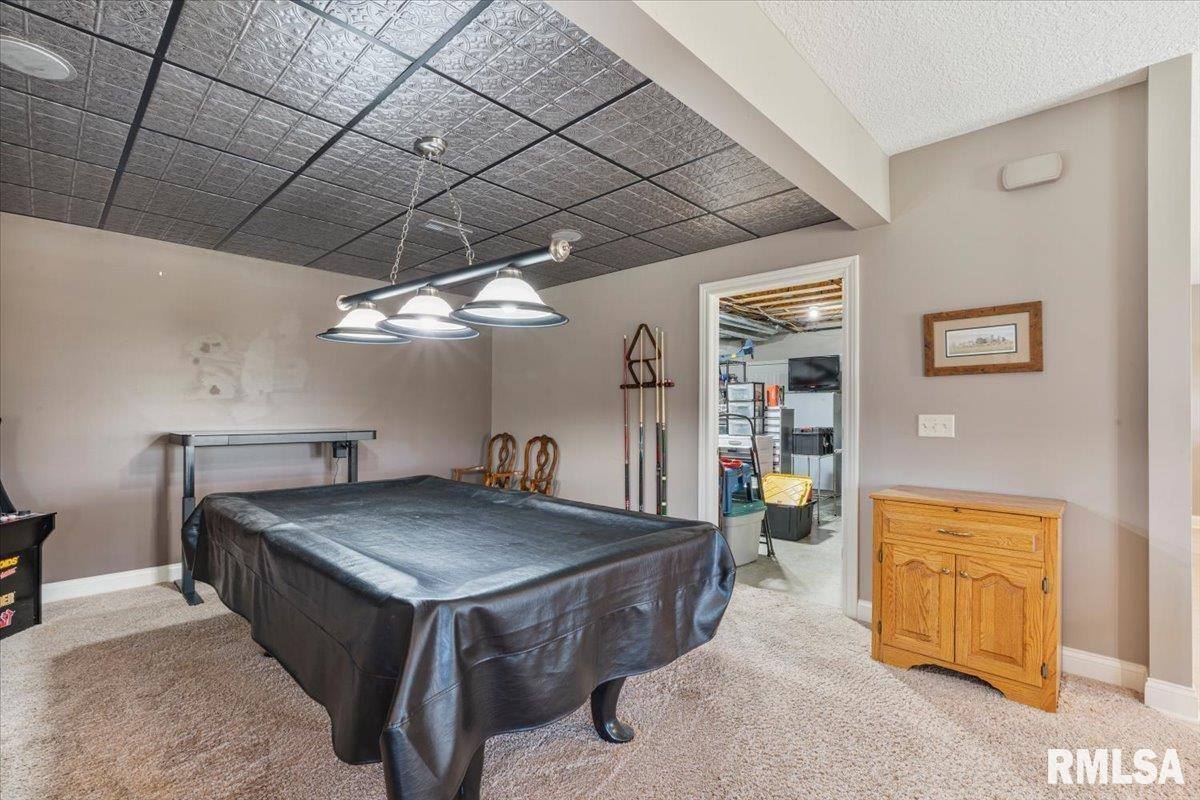 15503 108TH Avenue Place, Davenport, IA 52804