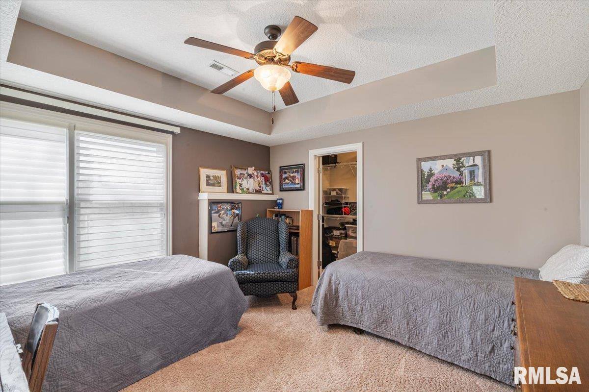 15503 108TH Avenue Place, Davenport, IA 52804