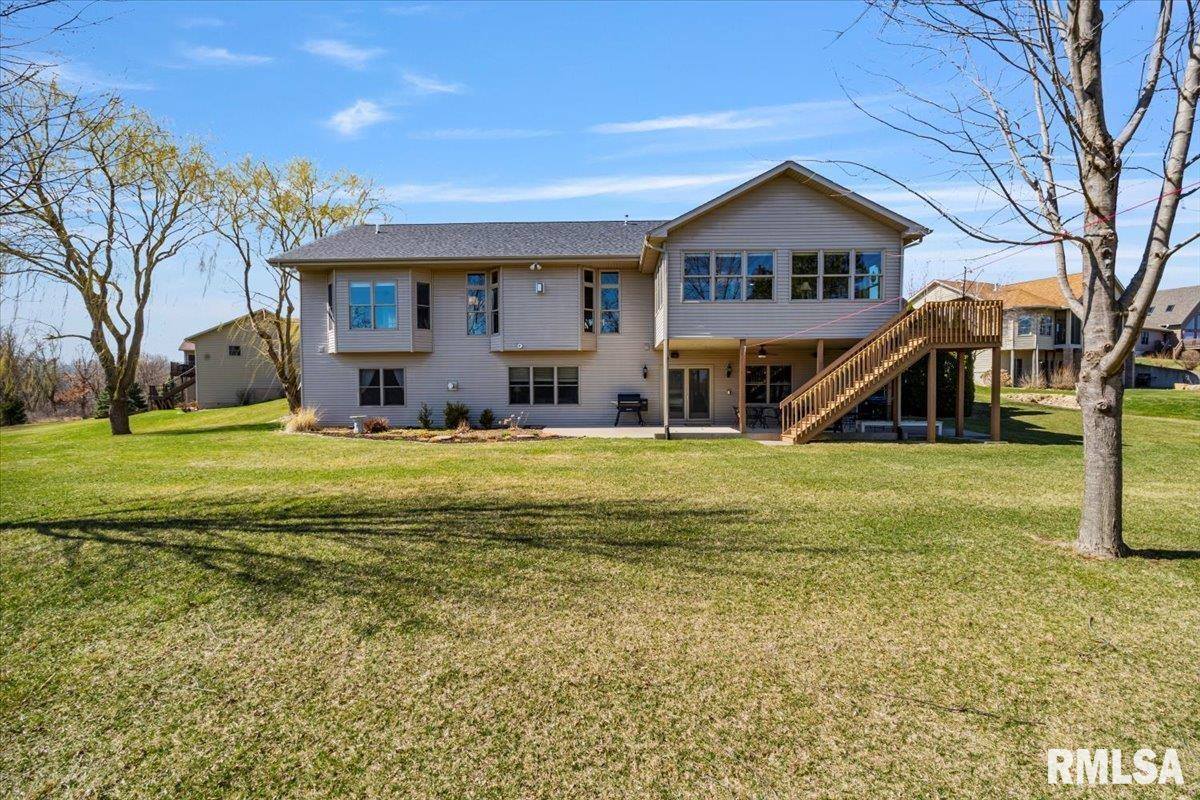 15503 108TH Avenue Place, Davenport, IA 52804