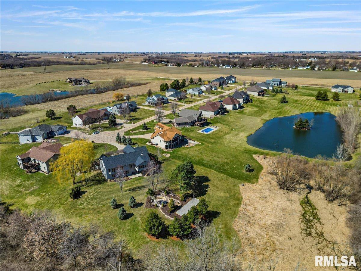 15503 108TH Avenue Place, Davenport, IA 52804