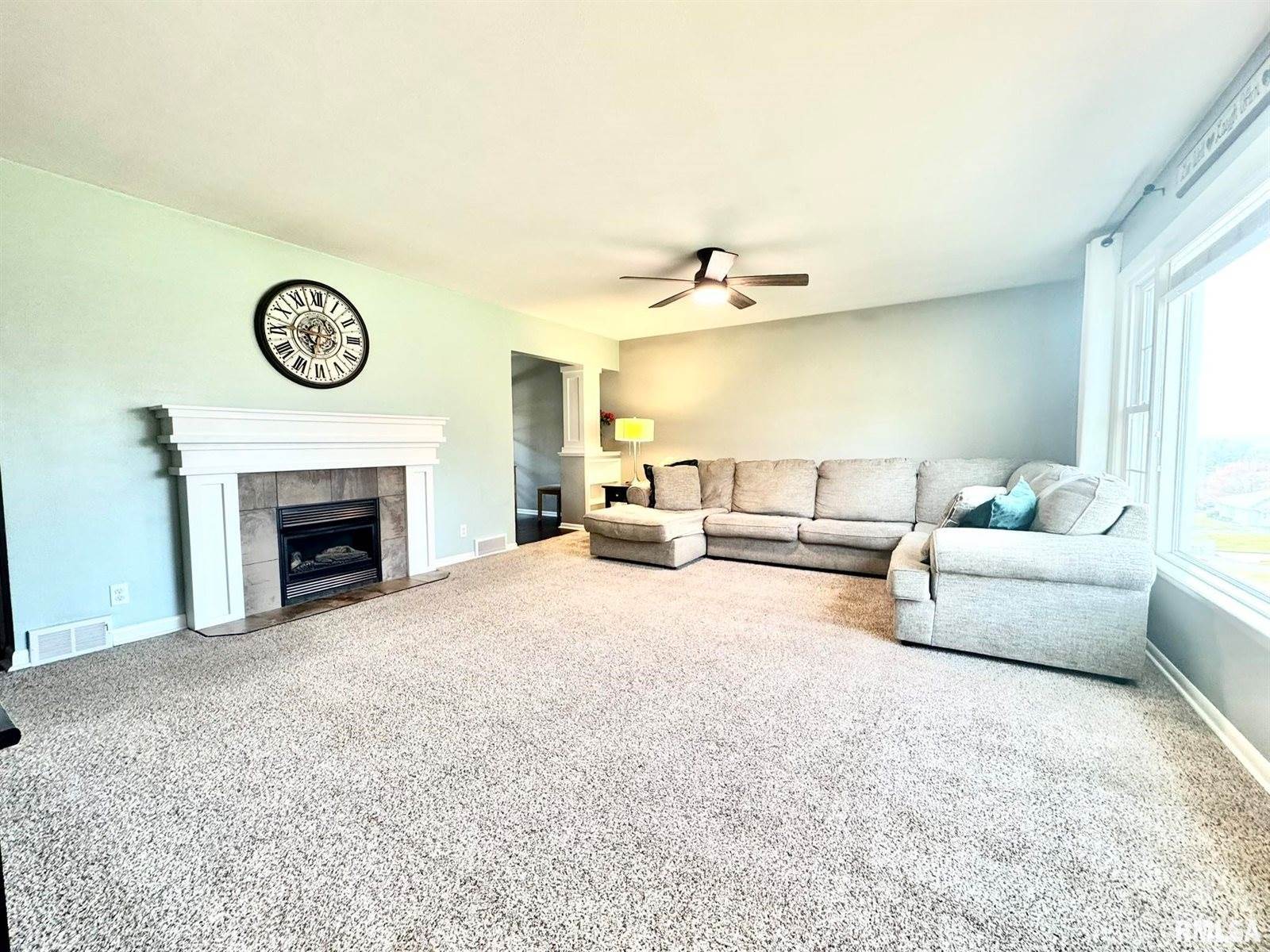 1300 26TH Avenue, Rock Island, IL 61201
