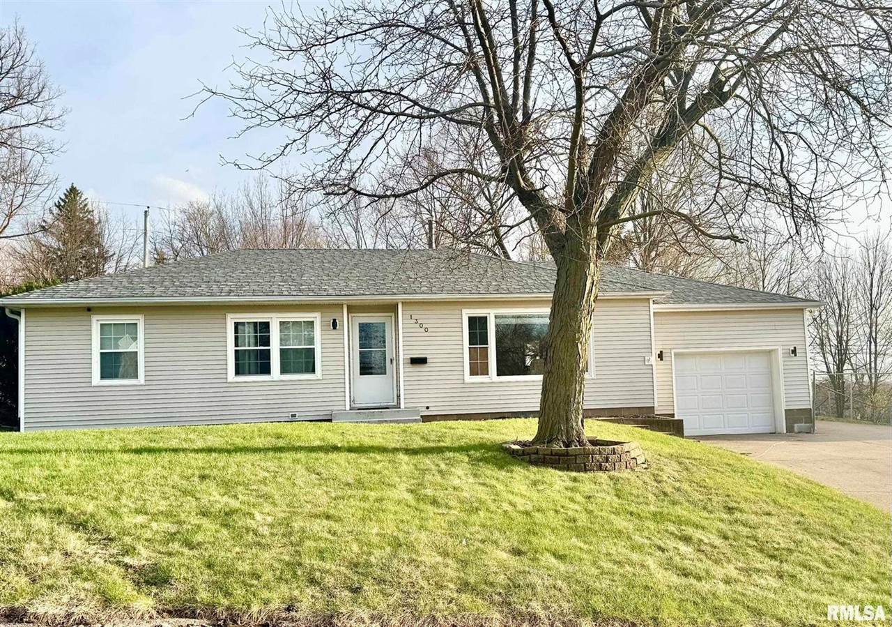 1300 26TH Avenue, Rock Island, IL 61201