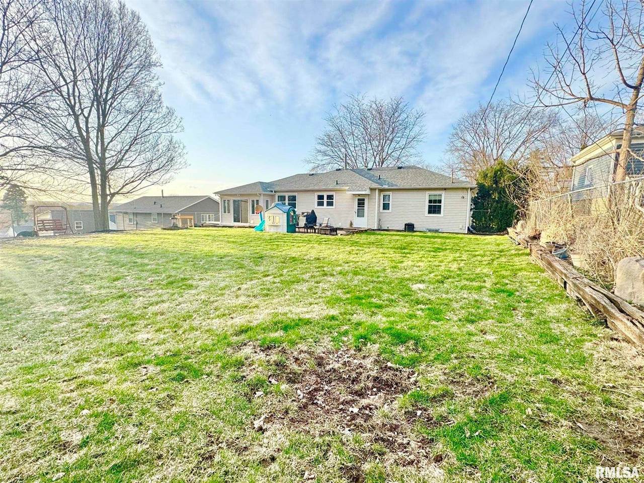 1300 26TH Avenue, Rock Island, IL 61201