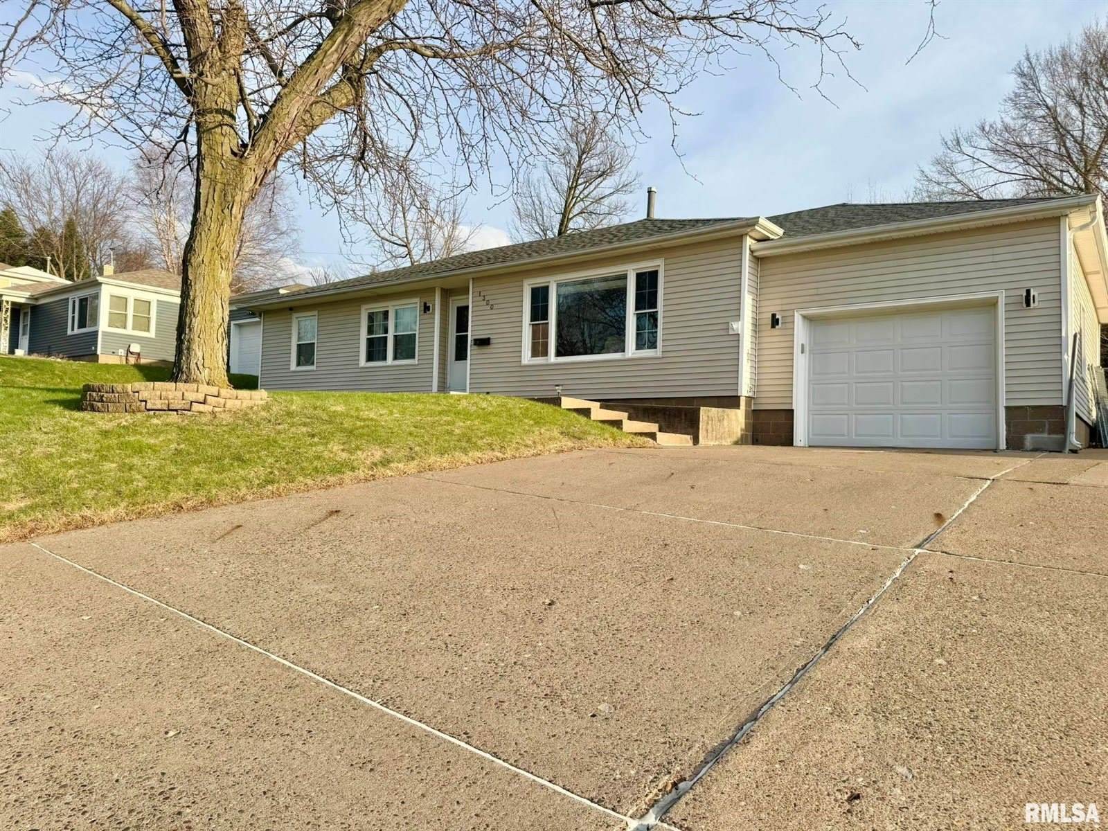 1300 26TH Avenue, Rock Island, IL 61201