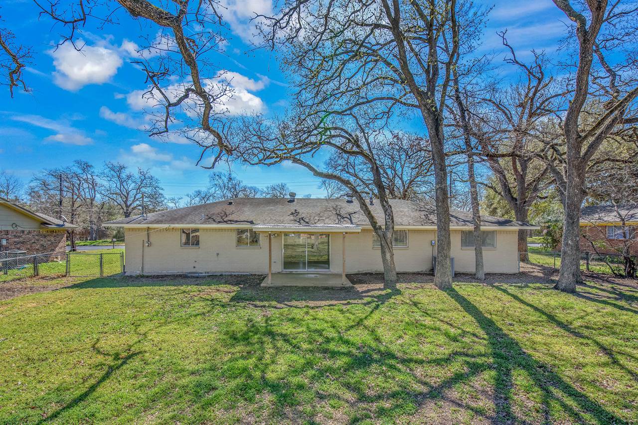 406 Tee Drive, Bryan, TX 77801