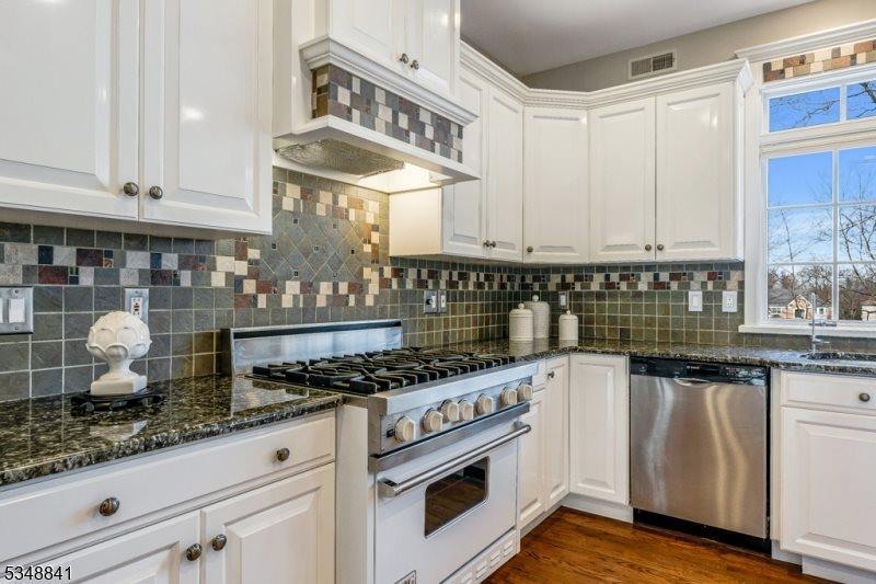 2 Willow Woods Trail, Warren Township, NJ 07059