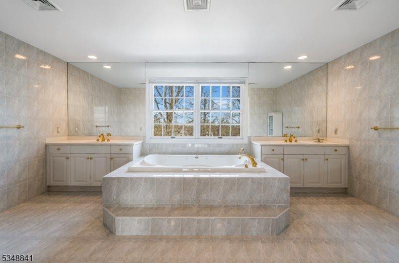 2 Willow Woods Trail, Warren Township, NJ 07059