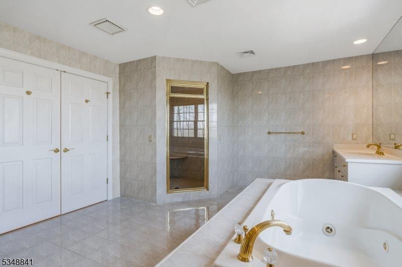 2 Willow Woods Trail, Warren Township, NJ 07059