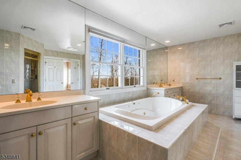 2 Willow Woods Trail, Warren Township, NJ 07059