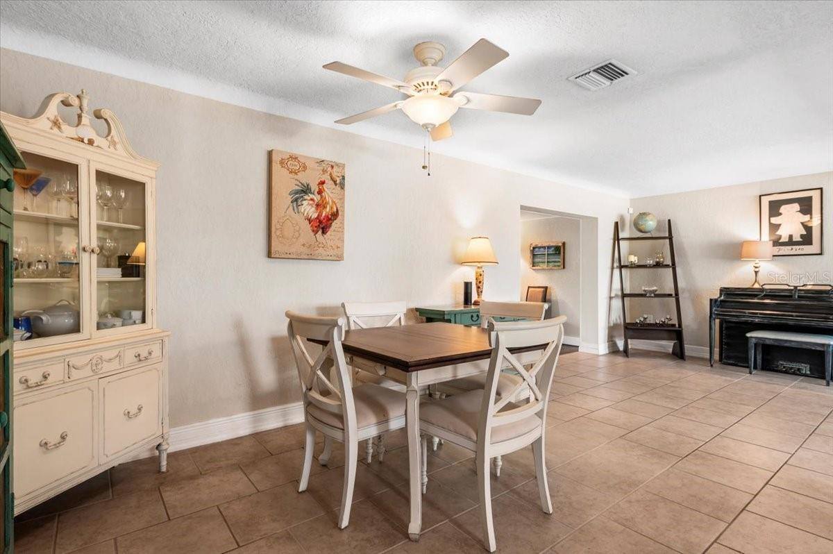 337 Somerset Avenue, Sarasota, FL 34243