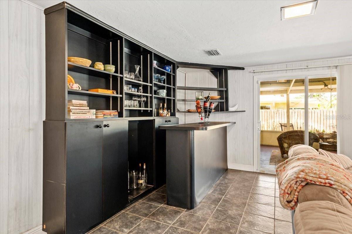 337 Somerset Avenue, Sarasota, FL 34243