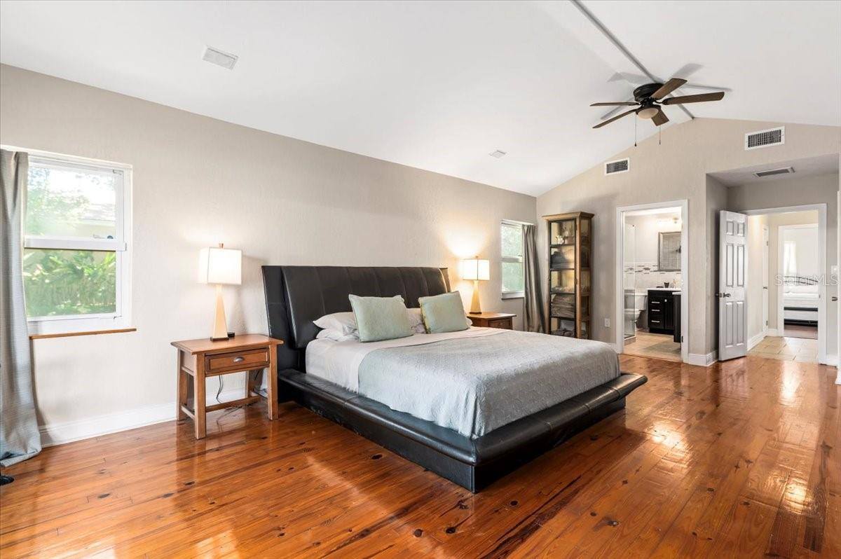 337 Somerset Avenue, Sarasota, FL 34243