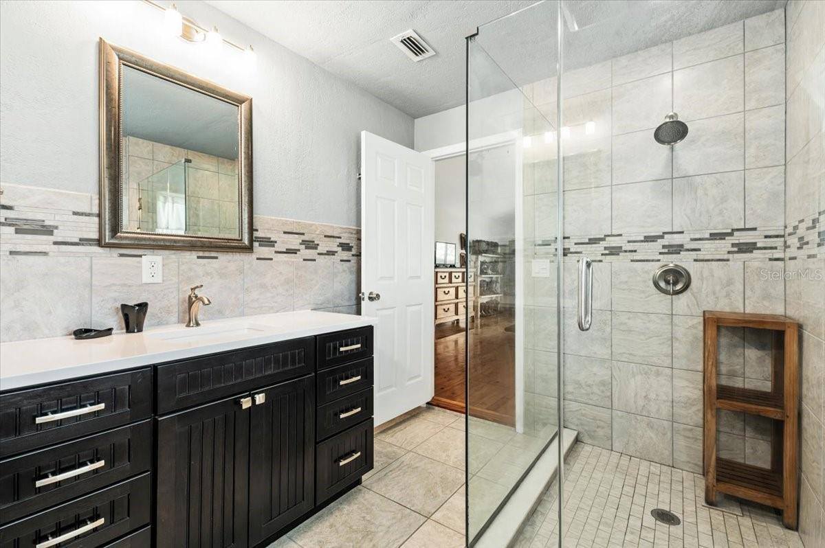 337 Somerset Avenue, Sarasota, FL 34243