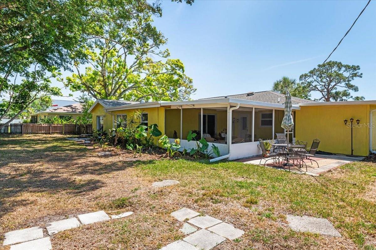 337 Somerset Avenue, Sarasota, FL 34243