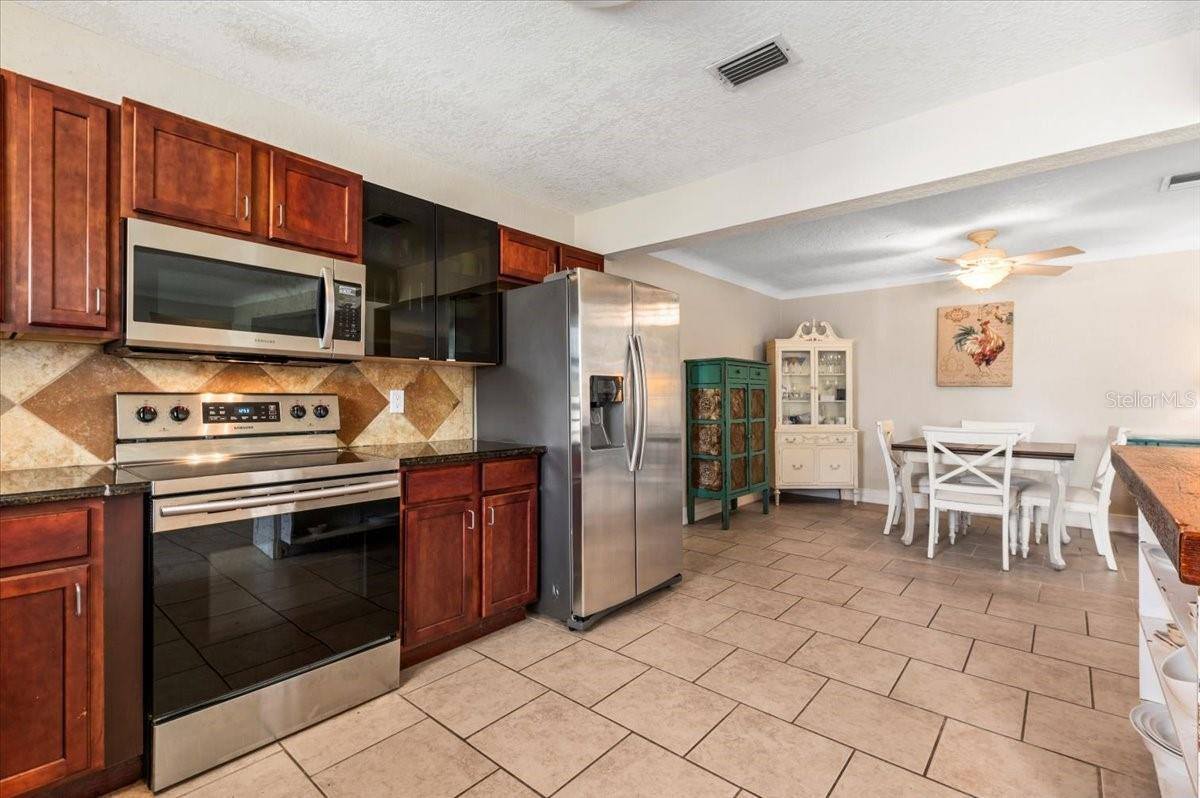 337 Somerset Avenue, Sarasota, FL 34243