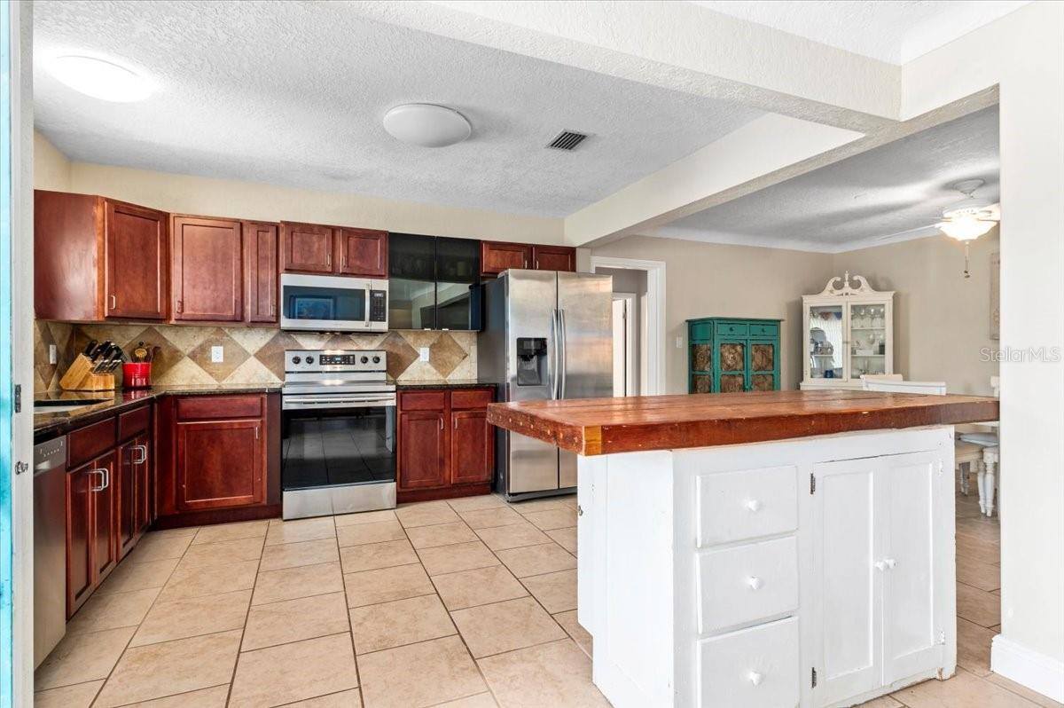 337 Somerset Avenue, Sarasota, FL 34243