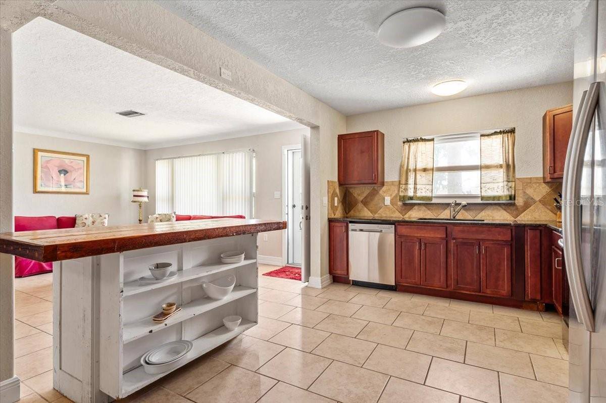 337 Somerset Avenue, Sarasota, FL 34243