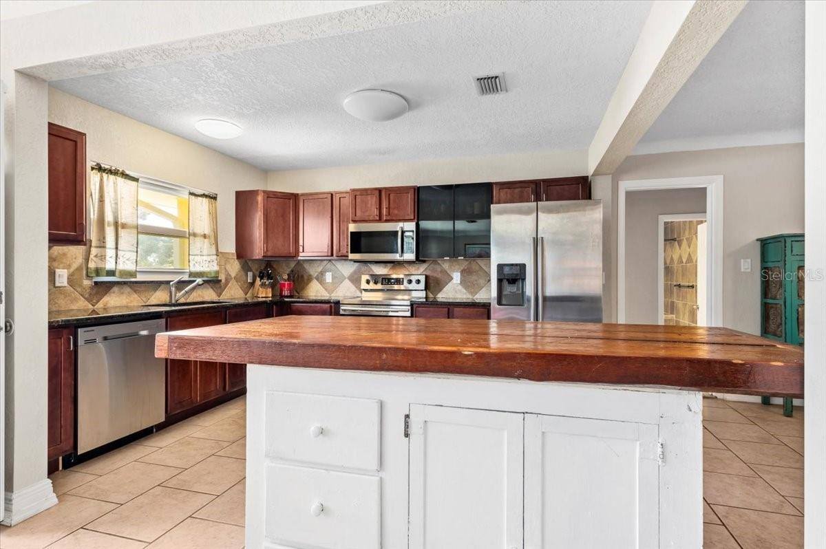 337 Somerset Avenue, Sarasota, FL 34243