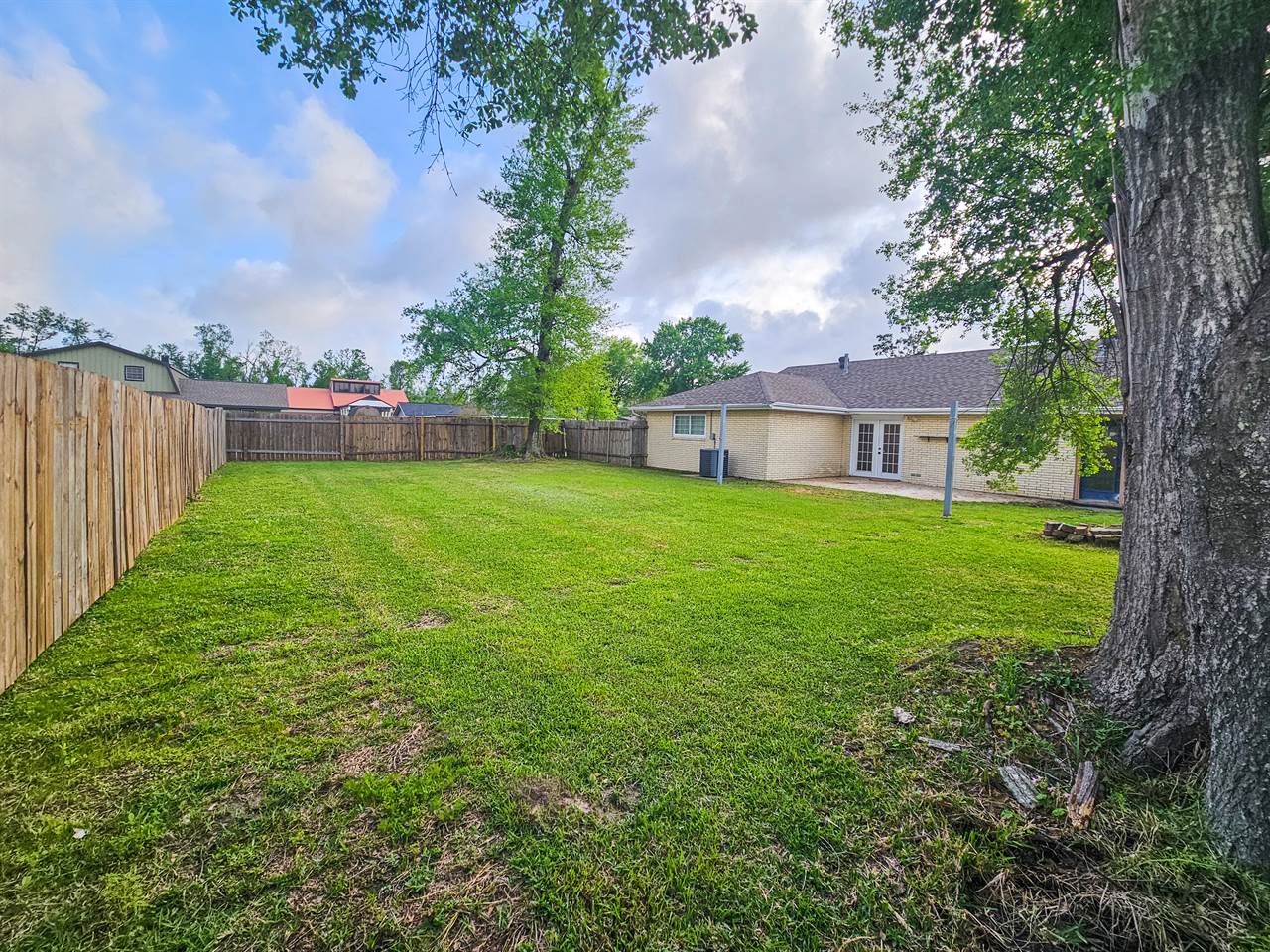 435 Louisiana Ave, Sulphur, LA 70663