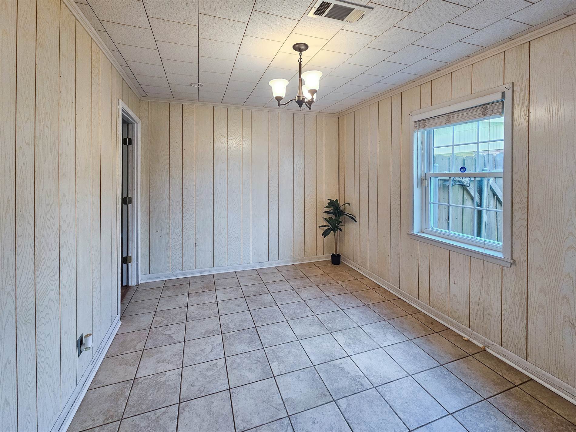 435 Louisiana Ave, Sulphur, LA 70663