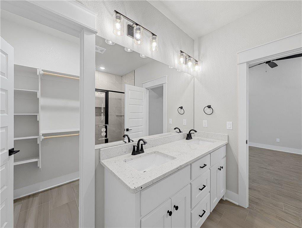 8 Highworth Lane, Bella Vista, AR 72714