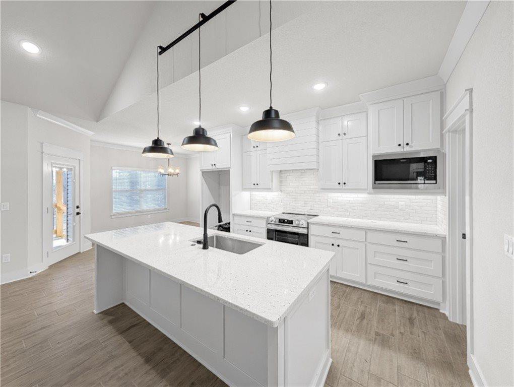 8 Highworth Lane, Bella Vista, AR 72714