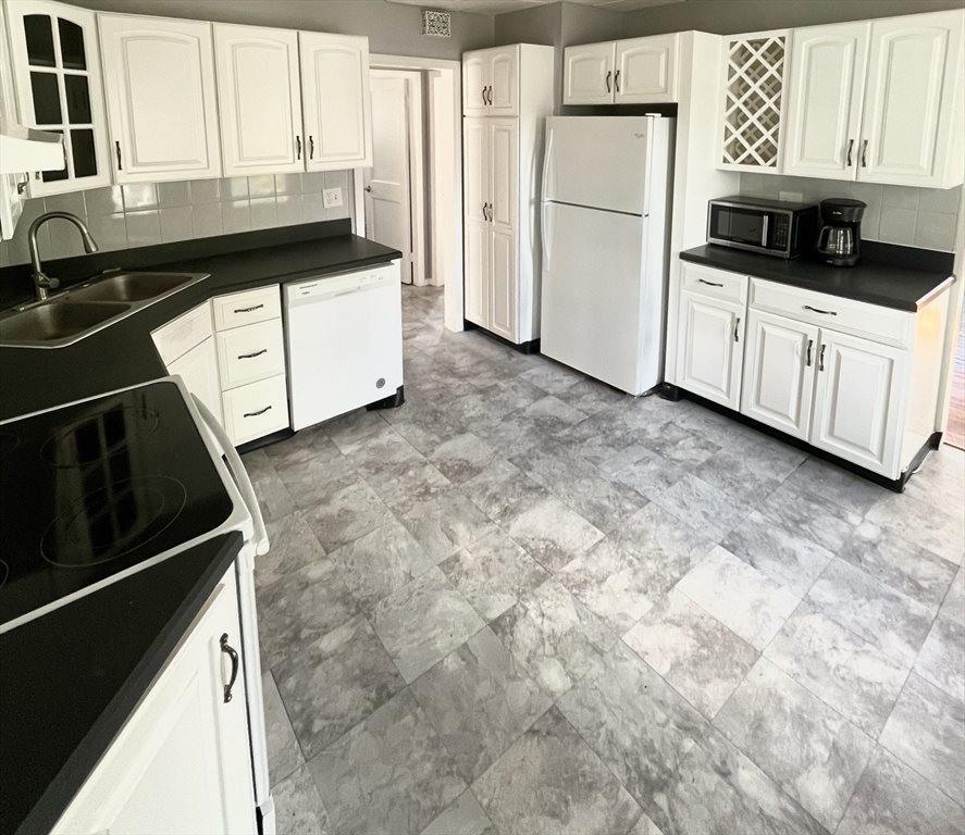 564 Springfield, Chicopee, MA 01013