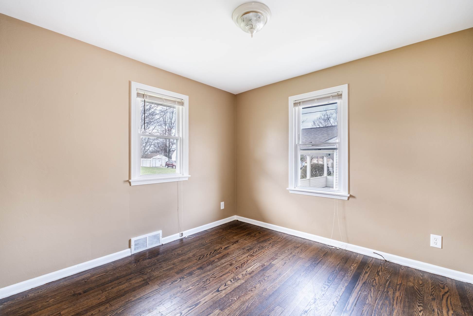 449 N Glenellen, Youngstown, OH 44509