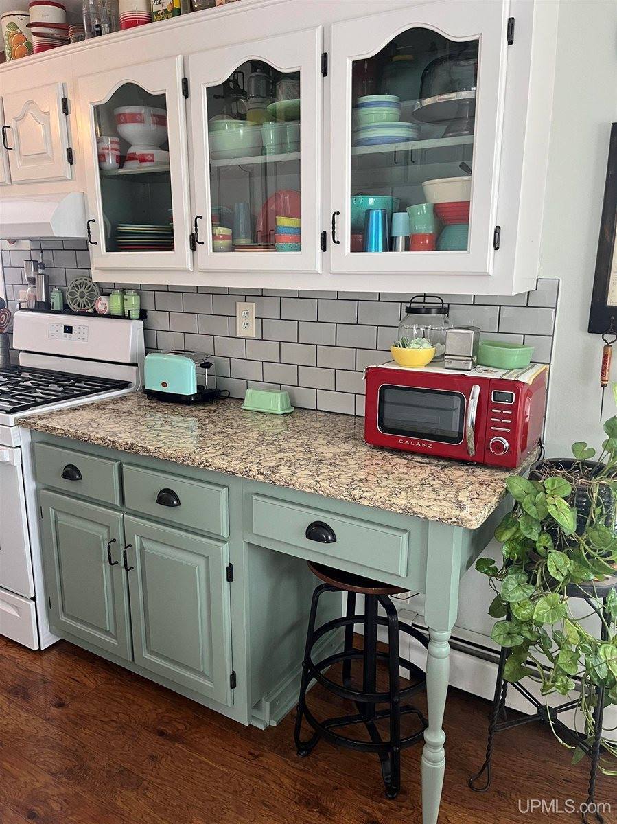 1904 E Kolpack Road, Skandia, MI 49855