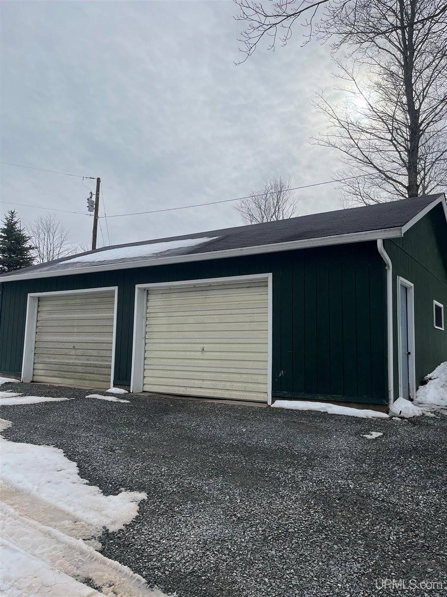 1904 E Kolpack Road, Skandia, MI 49855