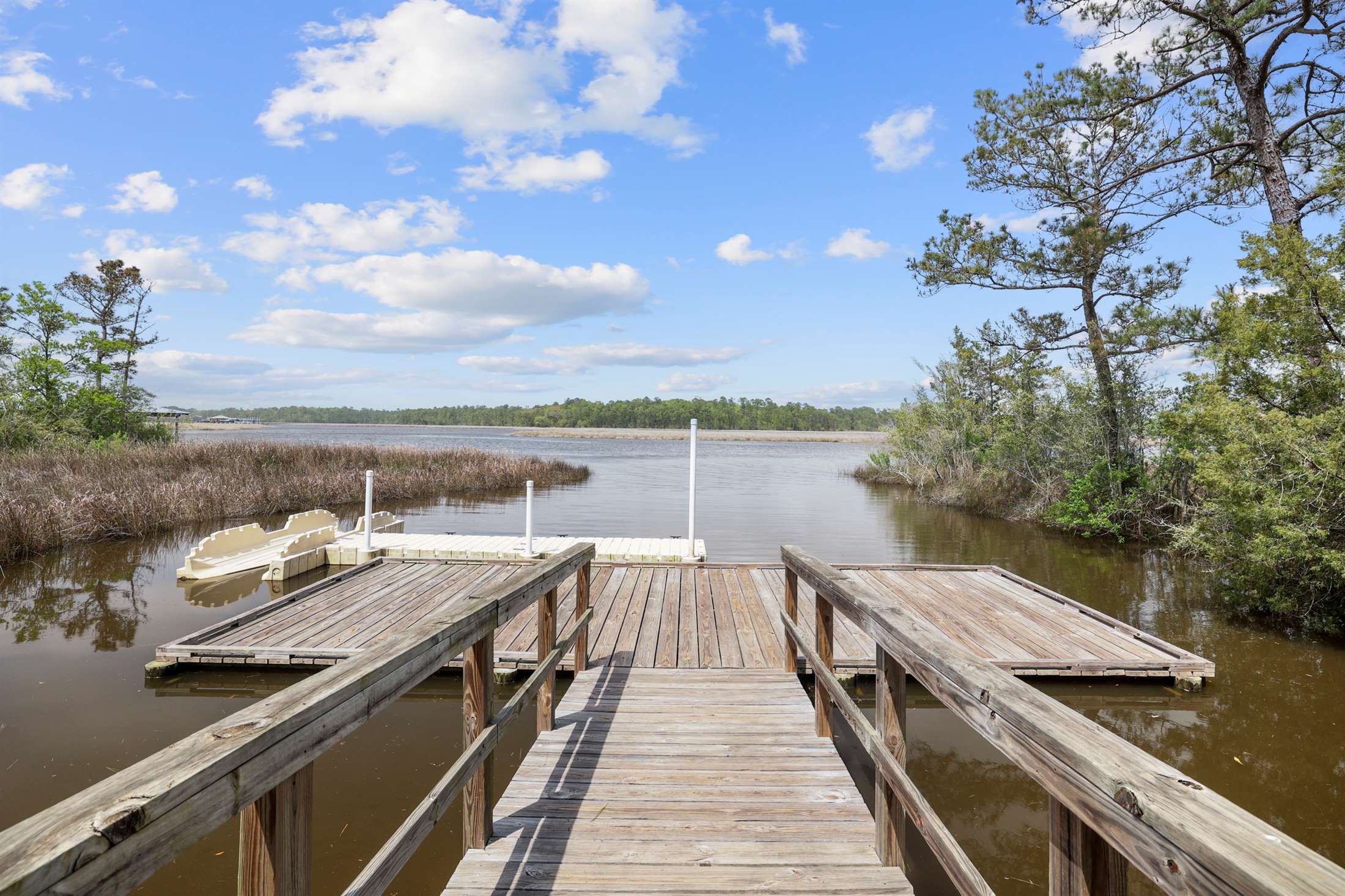 2501 Bienville Blvd #523, Ocean Springs, MS 39564
