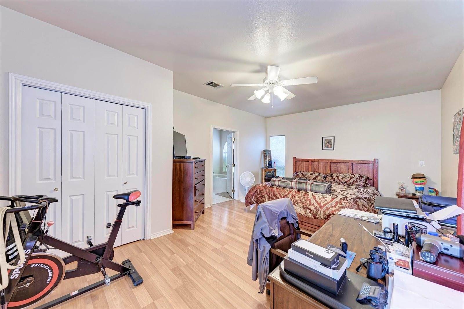 1610 Meadow Ln, Lockhart, TX 78644