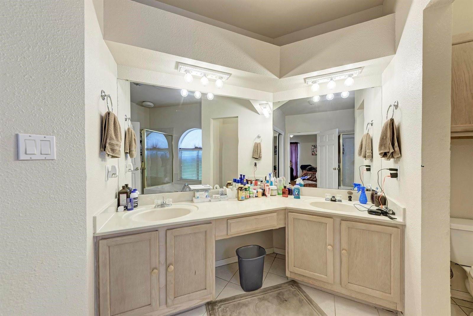 1610 Meadow Ln, Lockhart, TX 78644