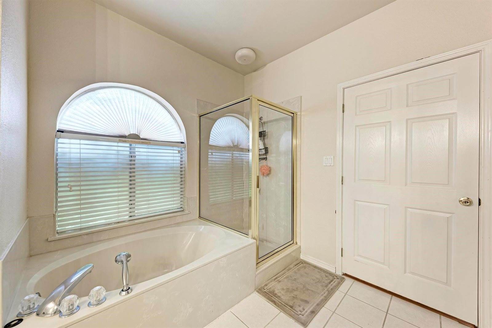 1610 Meadow Ln, Lockhart, TX 78644