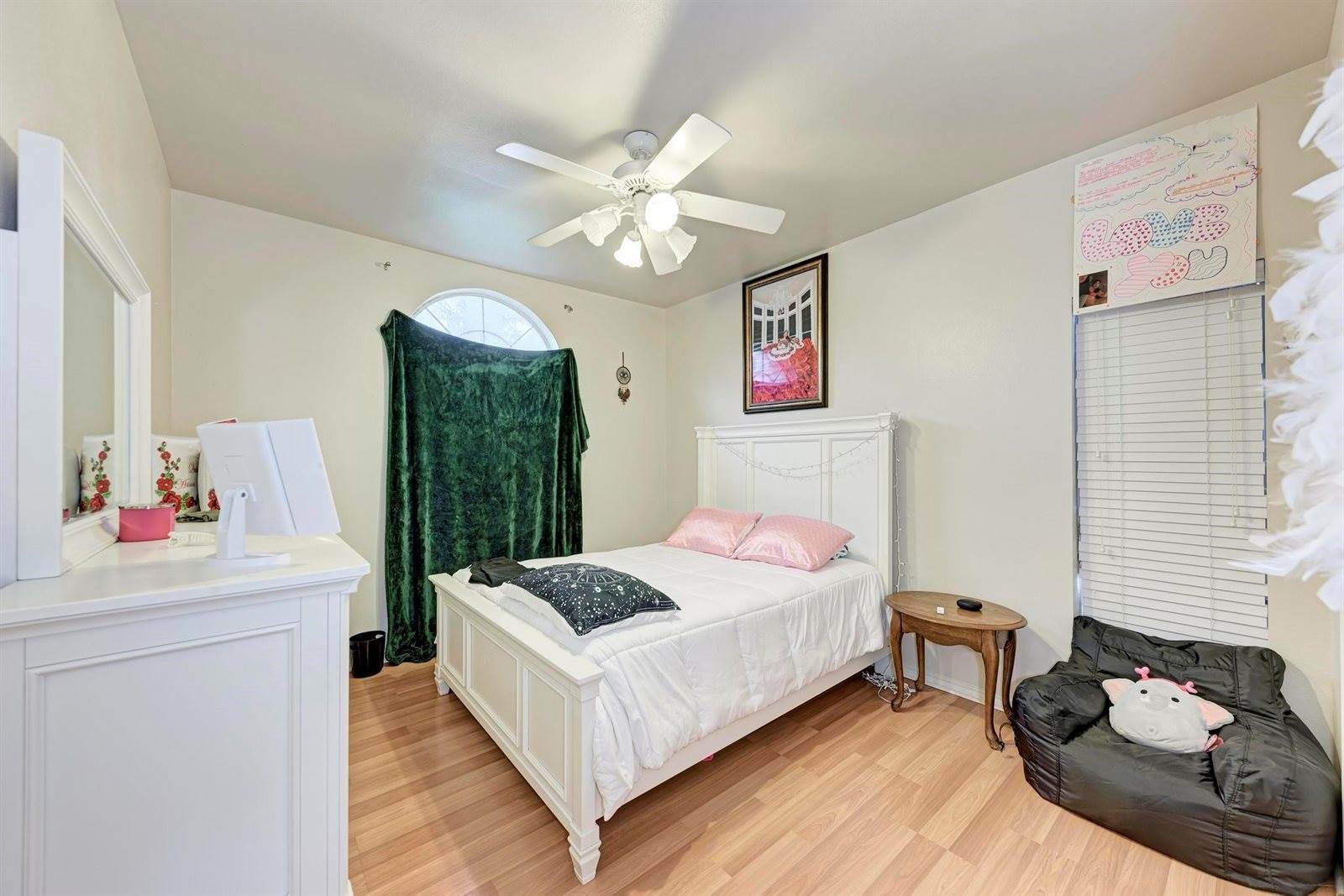 1610 Meadow Ln, Lockhart, TX 78644