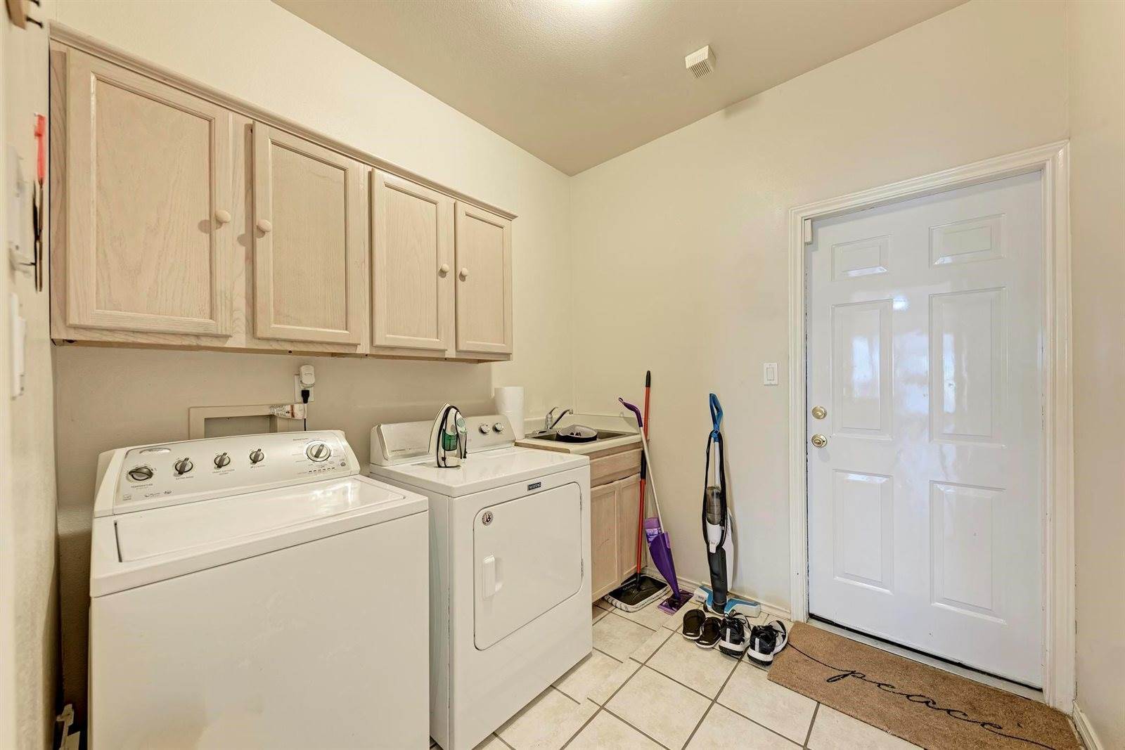 1610 Meadow Ln, Lockhart, TX 78644