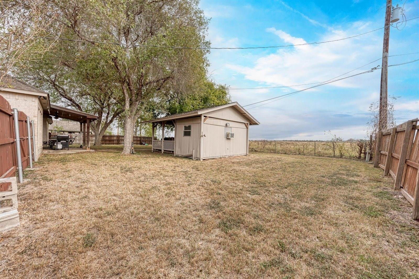 1610 Meadow Ln, Lockhart, TX 78644