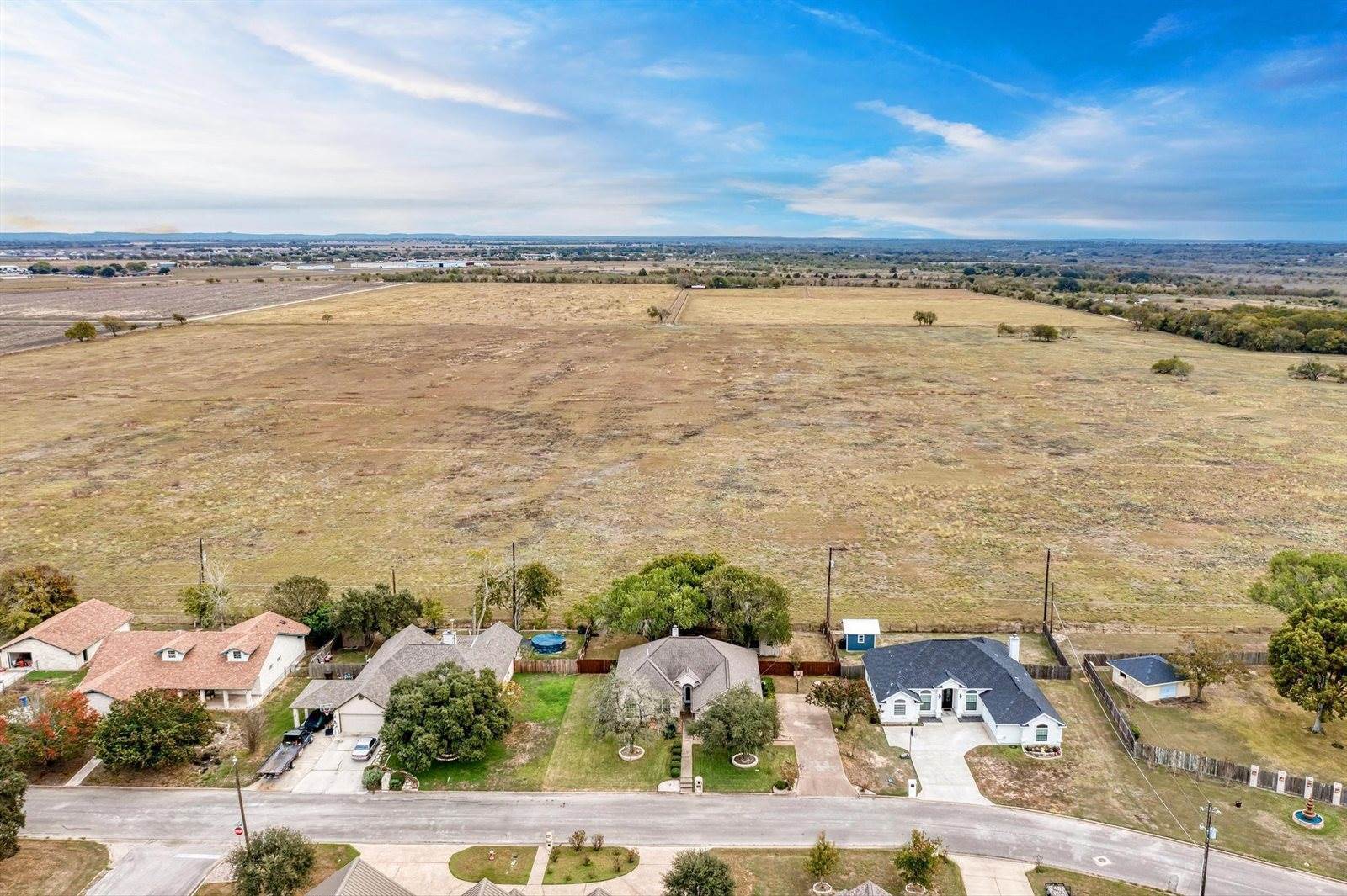 1610 Meadow Ln, Lockhart, TX 78644