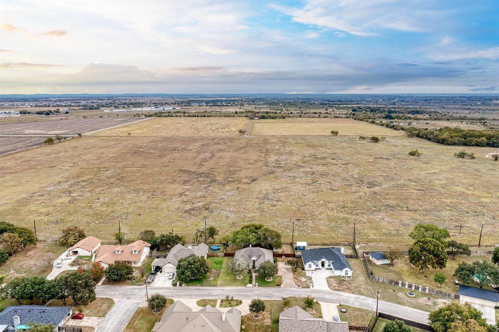 1610 Meadow Ln, Lockhart, TX 78644