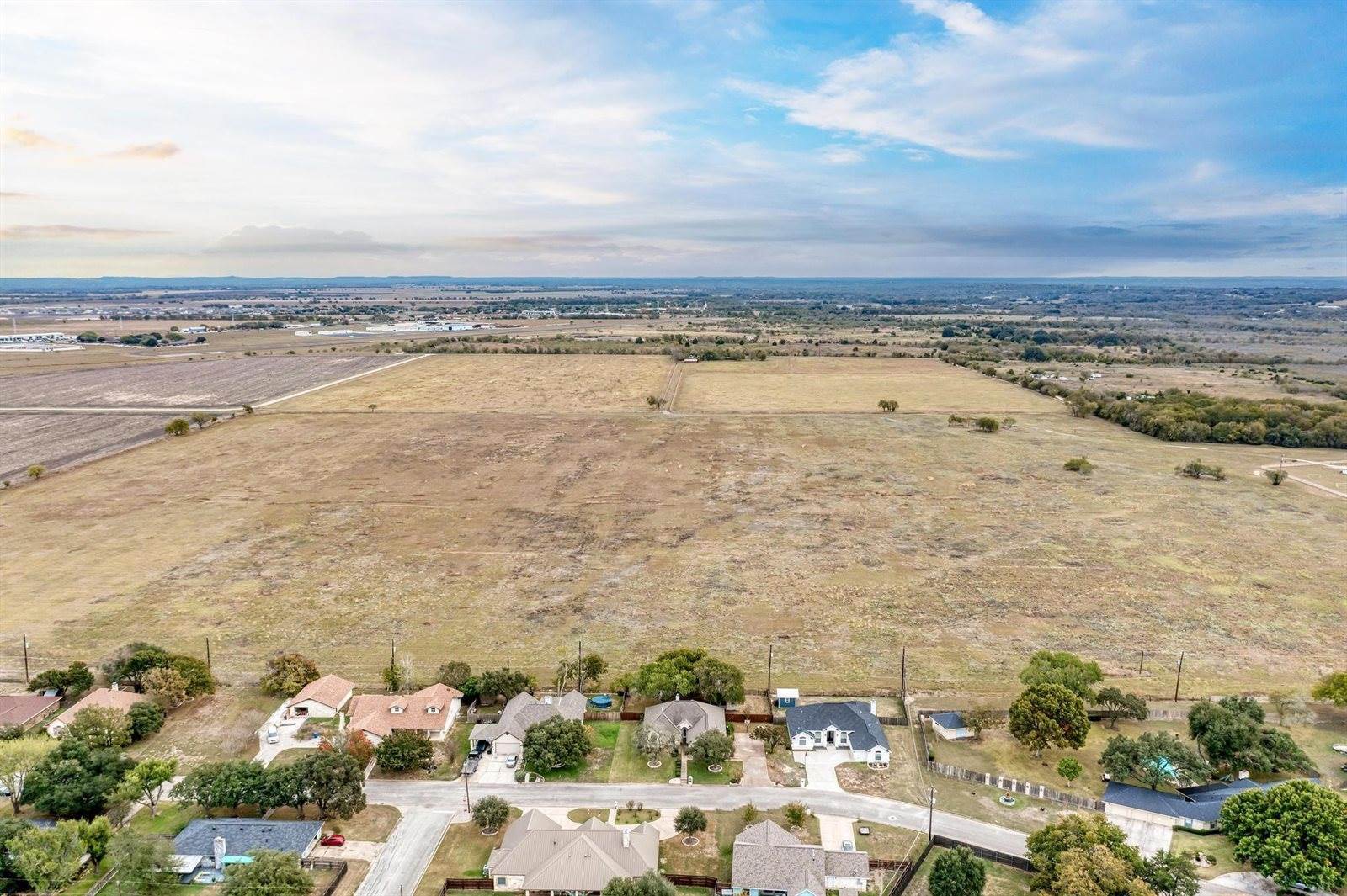 1610 Meadow Ln, Lockhart, TX 78644